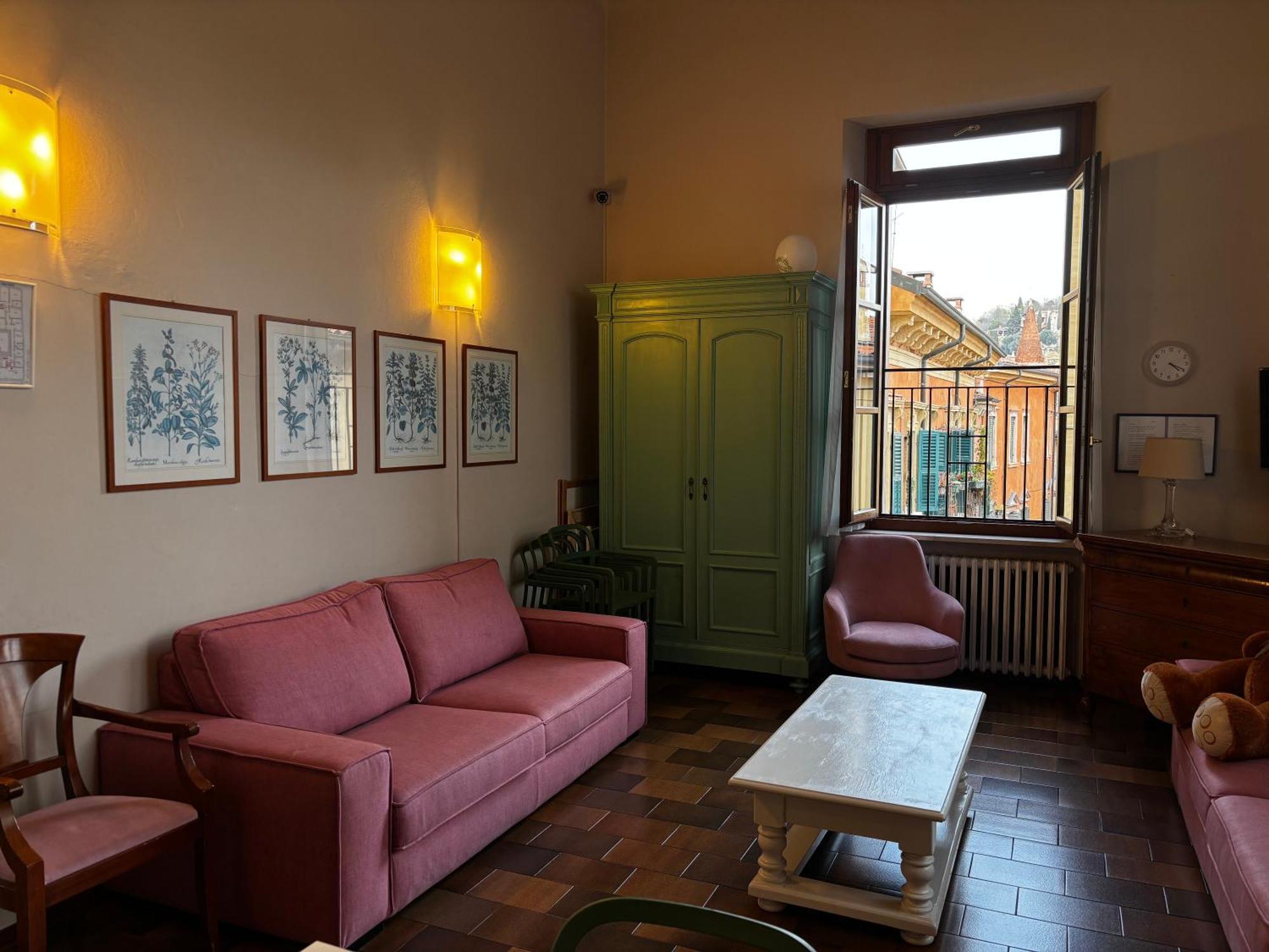 Protezione Della Giovane - Female Hostel - Verona — Photos 2